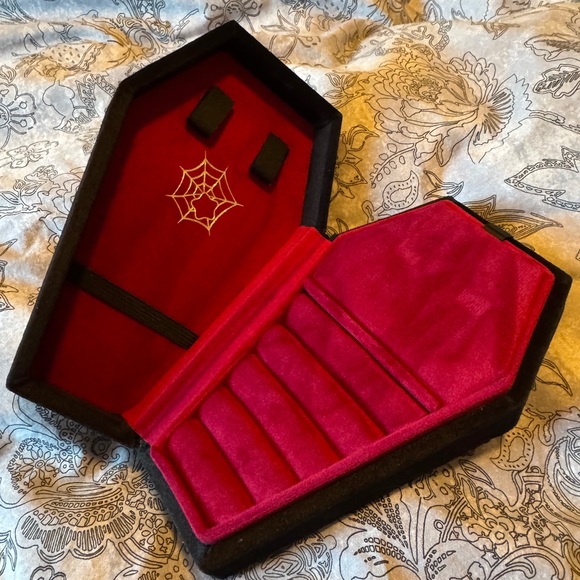 NWOT JEWELRY BOX BY READY-MADE “VICTORIAN DREAMS”